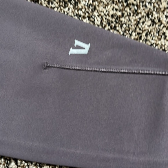 Vuori Women’s Evolve Plum Legging, NWT - Picture 8 of 8